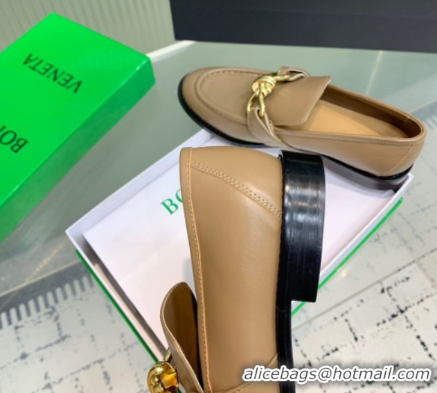 Sumptuous Bottega Veneta Astaire Loafers in Calfskin Leather with Knot Beige/Gold 0823036