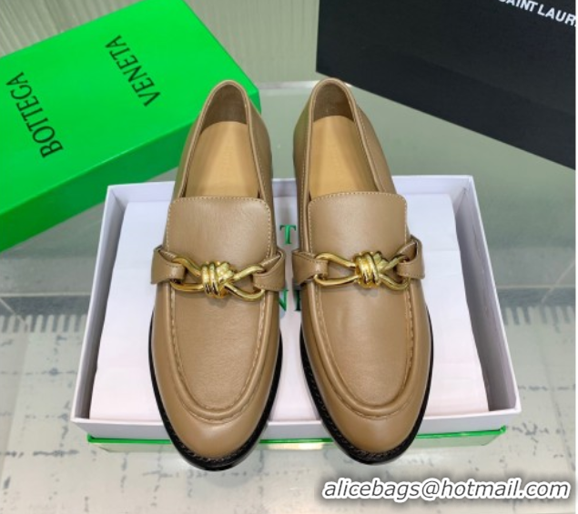 Sumptuous Bottega Veneta Astaire Loafers in Calfskin Leather with One-Tone Knot Beige 0823040