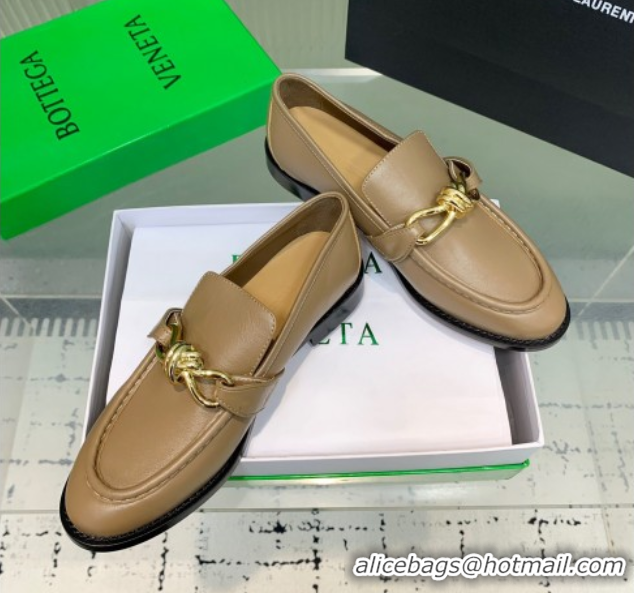 Sumptuous Bottega Veneta Astaire Loafers in Calfskin Leather with One-Tone Knot Beige 0823040
