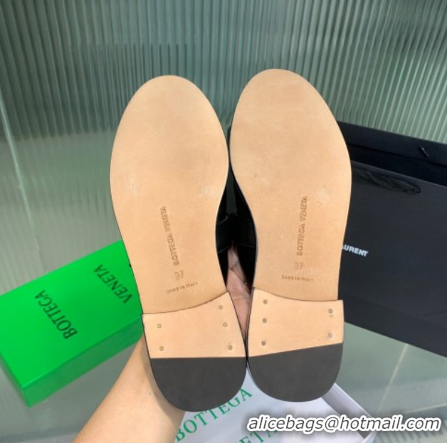 Buy Luxury Bottega Veneta Astaire Flat Mules in Calfskin Leather with Knot Black/White/Gold 0823043