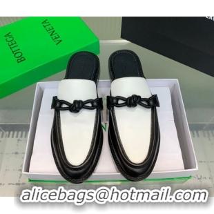 Stylish Bottega Veneta Astaire Flat Mules in Calfskin Leather with One-Tone Knot Black/White 0823048