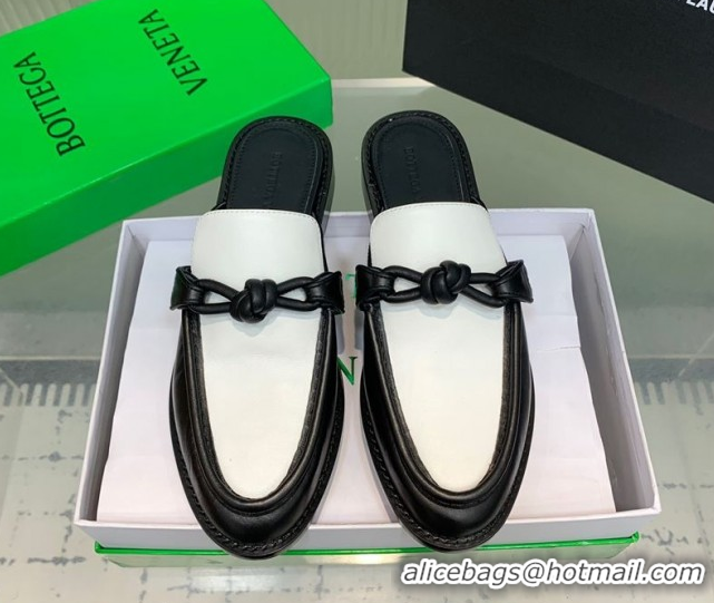 Stylish Bottega Veneta Astaire Flat Mules in Calfskin Leather with One-Tone Knot Black/White 0823048