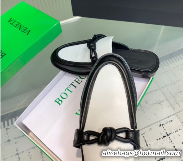 Stylish Bottega Veneta Astaire Flat Mules in Calfskin Leather with One-Tone Knot Black/White 0823048