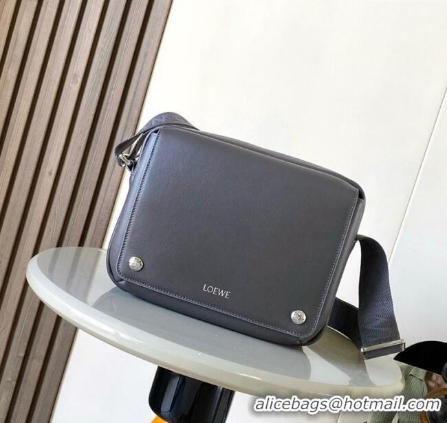 Modern Classic Loewe Medium Pebble messenger bag in smooth calfskin 9094 Grey 2025