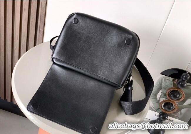 Well Crafted Loewe Medium Pebble messenger bag in smooth calfskin 9094 Black 2025