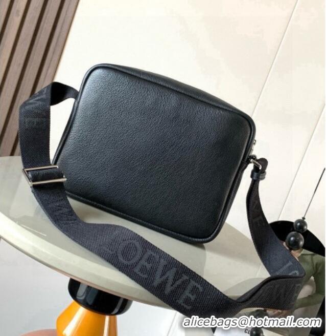 Buy Classic Loewe Medium Pebble messenger bag in supple grained calfskin 9094 Black 2025