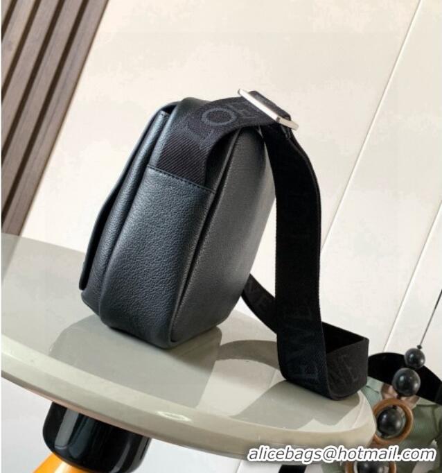 Buy Classic Loewe Medium Pebble messenger bag in supple grained calfskin 9094 Black 2025