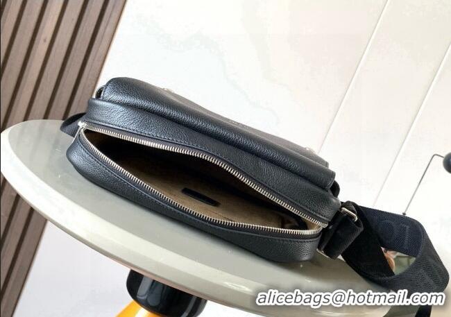 Buy Classic Loewe Medium Pebble messenger bag in supple grained calfskin 9094 Black 2025