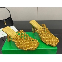 Sumptuous Bottega Veneta Riva Heel Mules 9cm in Woven Knotted Leather with Frog Charm Gold 0823006
