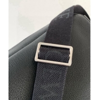 Buy Classic Loewe Medium Pebble messenger bag in supple grained calfskin 9094 Black 2025