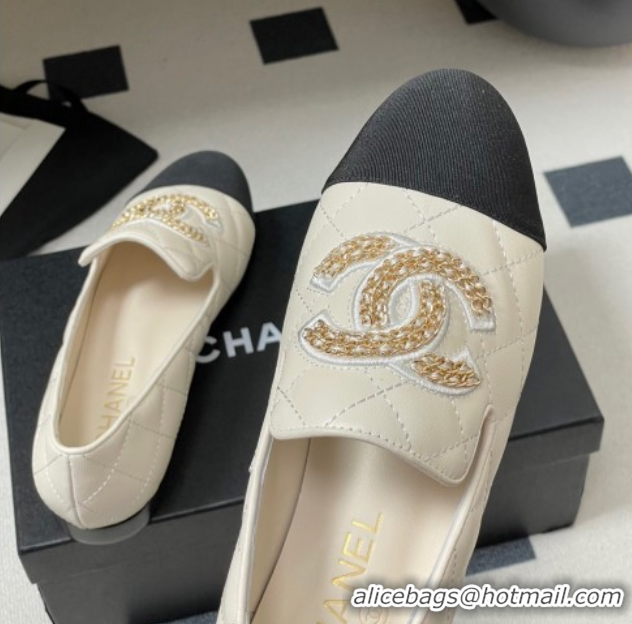 Pretty Style Chanel Lambskin Leather Flat Loafers with Chain CC White 2025 CH103103 1031106