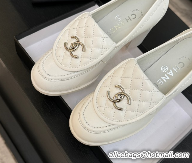 Stylish Chanel Lambskin Leather Pumps with CC Foldover White/Silver 2025 G46692 1031125