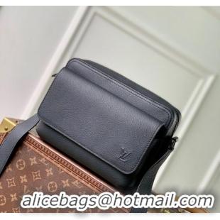 Super Quality Louis Vuitton Mens Boarding Messenger bag in Waxy calfskin M15265 Black 2025