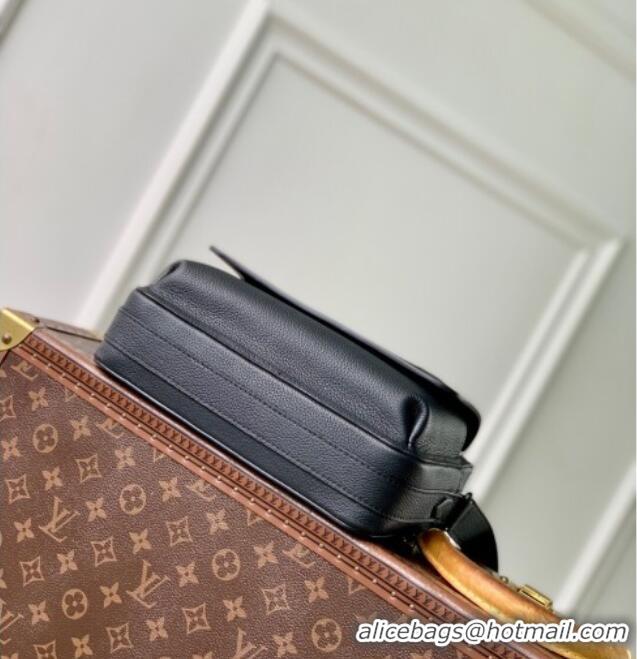 Super Quality Louis Vuitton Mens Boarding Messenger bag in Waxy calfskin M15265 Black 2025