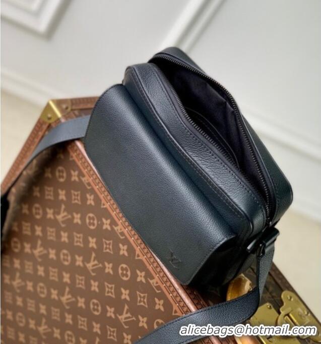 Super Quality Louis Vuitton Mens Boarding Messenger bag in Waxy calfskin M15265 Black 2025