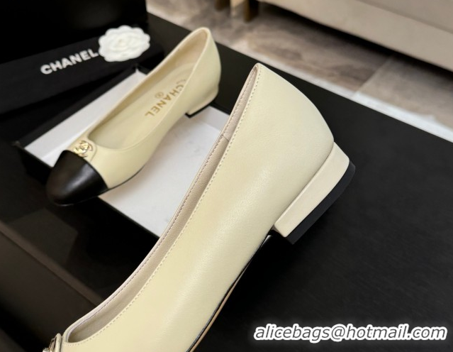 Luxury Cheap Chanel Lambskin Leather Ballets Flat with CC Tag White 2025 G46441
