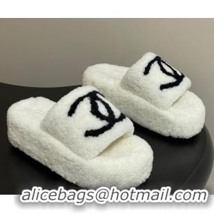 Pretty Style Chanel Wool Platform Slides Sandal with Maxi CC White 2025 CH110306 1103088