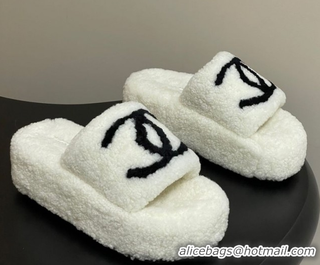 Pretty Style Chanel Wool Platform Slides Sandal with Maxi CC White 2025 CH110306 1103088