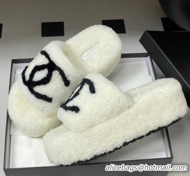 Pretty Style Chanel Wool Platform Slides Sandal with Maxi CC White 2025 CH110306 1103088