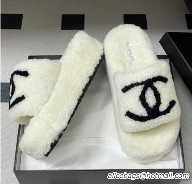 Pretty Style Chanel Wool Platform Slides Sandal with Maxi CC White 2025 CH110306 1103088