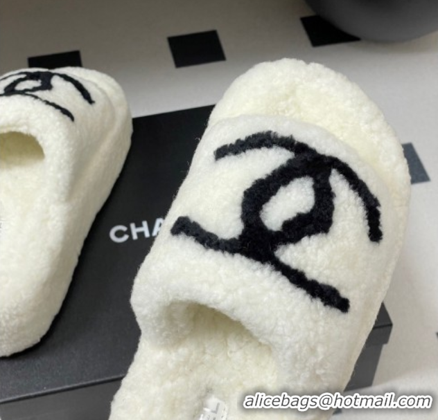 Pretty Style Chanel Wool Platform Slides Sandal with Maxi CC White 2025 CH110306 1103088