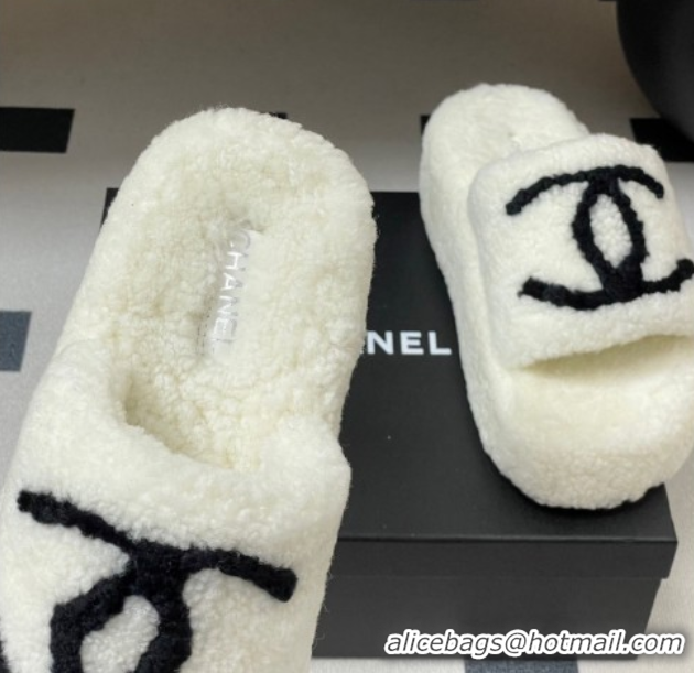 Pretty Style Chanel Wool Platform Slides Sandal with Maxi CC White 2025 CH110306 1103088
