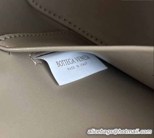 Luxury Cheap Bottega Veneta Bang Bang Vanity Case in Intrecciato Leather 789109 Pinecone Brown 2025