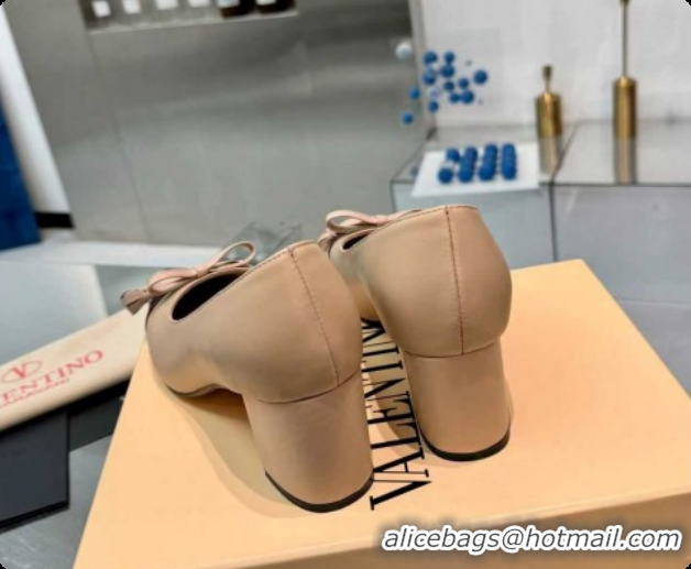 Sophisticated Valentino VALET DU ROI Pumps 6cm in Calfskin Leather with Tassel Bow Beige/Dark Burgundy 1215043