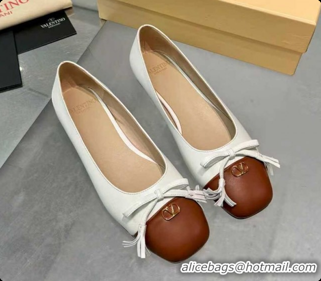Duplicate Valentino VALET DU ROI Ballerinas Flat in Calfskin Leather with Tassel Bow White/Brown 1215046