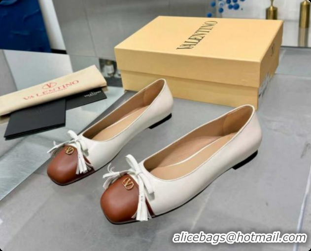 Duplicate Valentino VALET DU ROI Ballerinas Flat in Calfskin Leather with Tassel Bow White/Brown 1215046