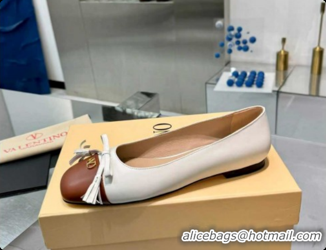 Duplicate Valentino VALET DU ROI Ballerinas Flat in Calfskin Leather with Tassel Bow White/Brown 1215046