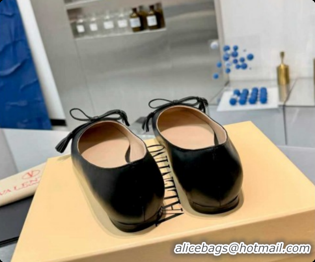 Stylish Valentino VALET DU ROI Ballerinas Flat in Calfskin Leather with Tassel Bow Black/Brown 1215048