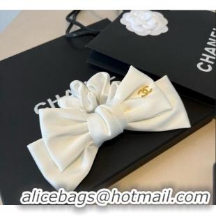Good Taste Chanel Bow Hairring 0912 White 2025
