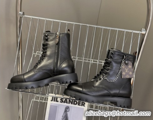 Good Looking Louis Vuitton Citizen Flat Ranger Ankle Boots with Chain and Tag in Leather Black 1AIUQN 1021093