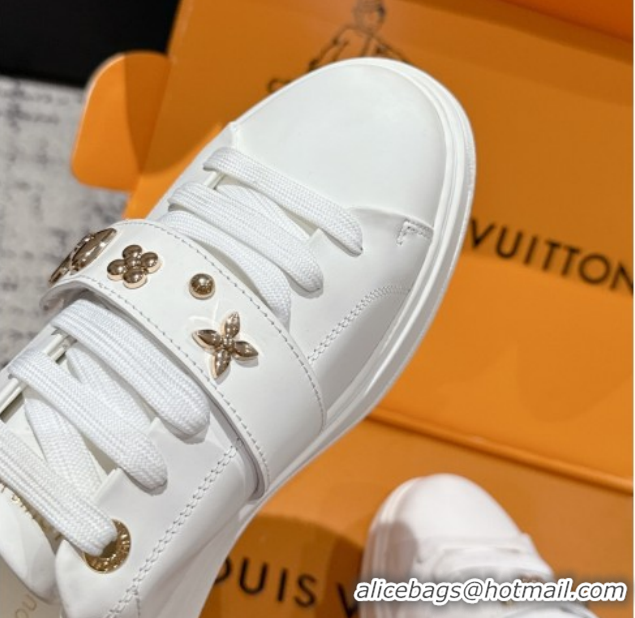 Stylish Louis Vuitton Time Out Sneakers in White Leather with Charm 1022098