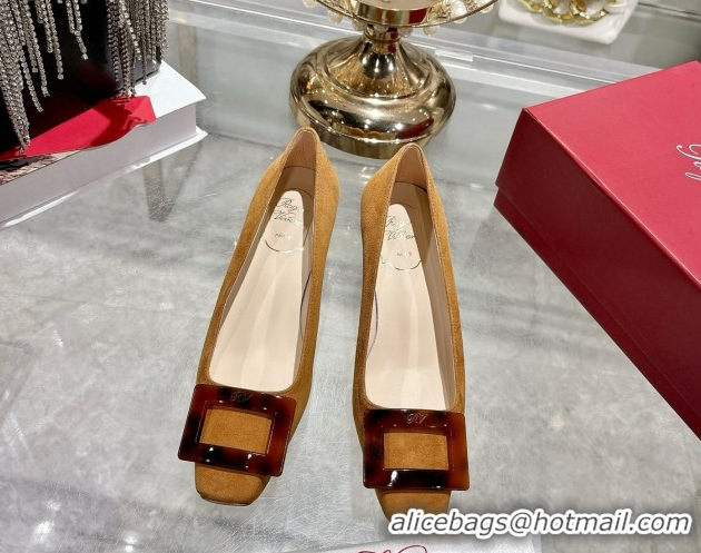 Pretty Style Roger Vivier Belle Vivier Pumps 4.5cm in Suede and Tortoiseshell Printed Buckle Beige Yellow RV121105 12111
