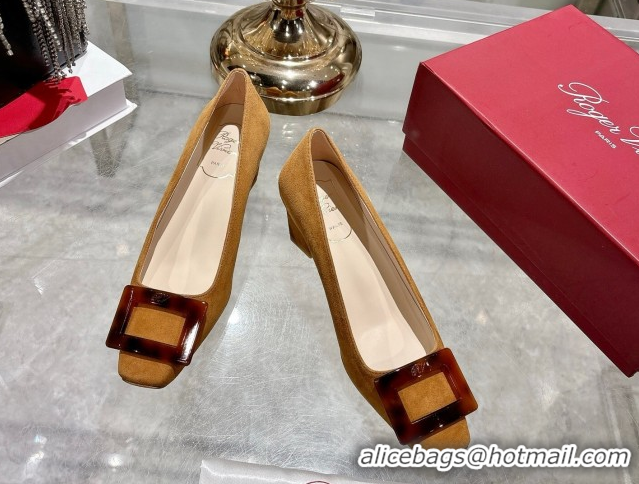 Pretty Style Roger Vivier Belle Vivier Pumps 4.5cm in Suede and Tortoiseshell Printed Buckle Beige Yellow RV121105 12111
