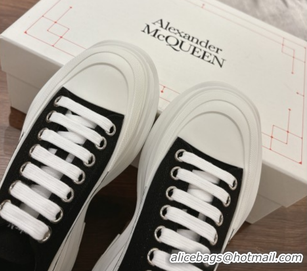 Luxury Alexander McQueen Tread Slick Canvas Lace Up Sneakers 5cm Black/White 1208004 2026