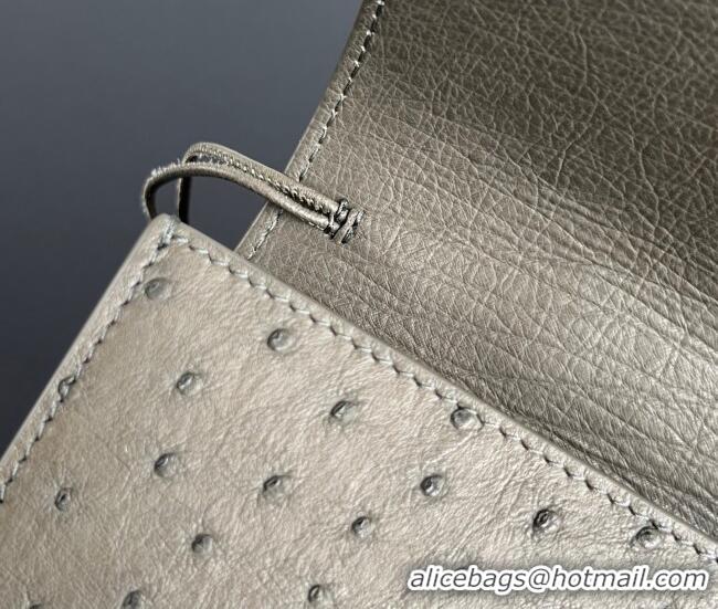 Luxury Cheap Bottega Veneta Andiamo Clutch in Ostrich Leather 805241 Cypress Green 2026