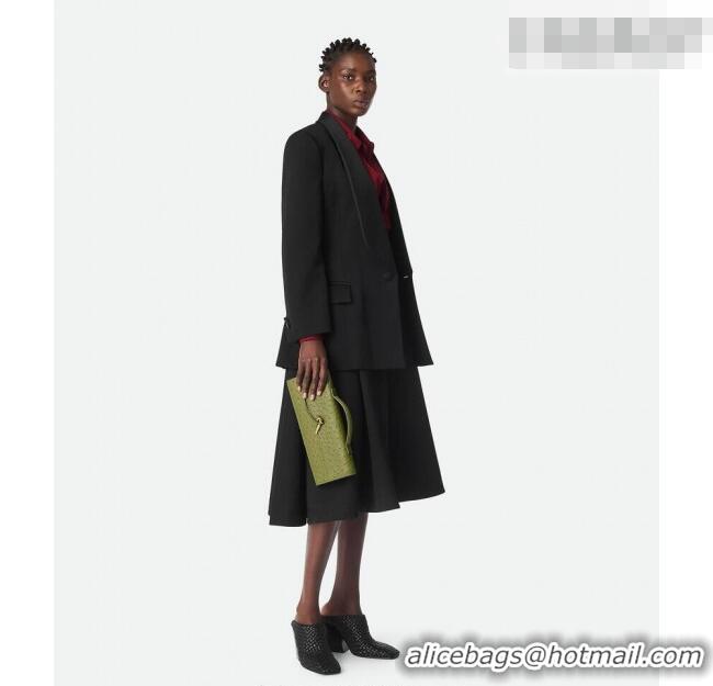 Luxury Cheap Bottega Veneta Andiamo Clutch in Ostrich Leather 805241 Cypress Green 2026