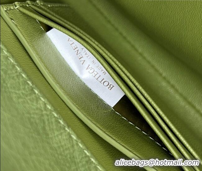 Buy Discount Bottega Veneta Andiamo Clutch in Ostrich Leather 805241 Matcha Green 2026