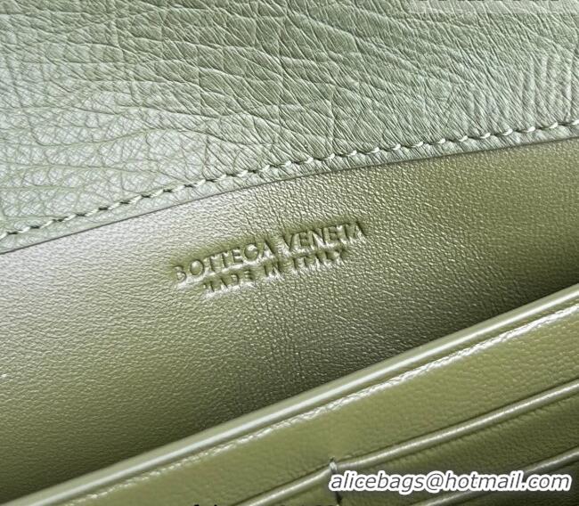 Buy Discount Bottega Veneta Andiamo Clutch in Ostrich Leather 805241 Matcha Green 2026