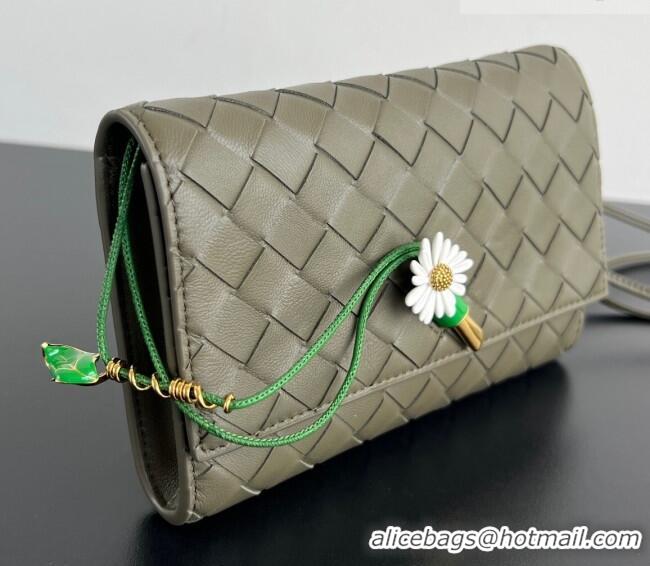 Luxury Discount Bottega Veneta Andiamo Daisy Pouch Mini Bag in Intrecciato Leather 838870 Cypress Green 2025