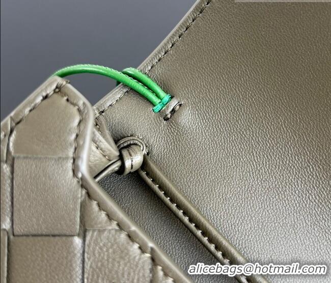 Luxury Discount Bottega Veneta Andiamo Daisy Pouch Mini Bag in Intrecciato Leather 838870 Cypress Green 2025