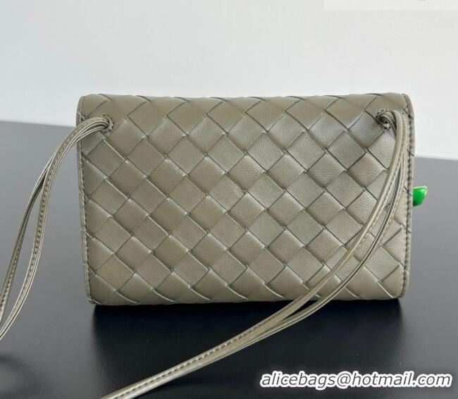 Luxury Discount Bottega Veneta Andiamo Daisy Pouch Mini Bag in Intrecciato Leather 838870 Cypress Green 2025