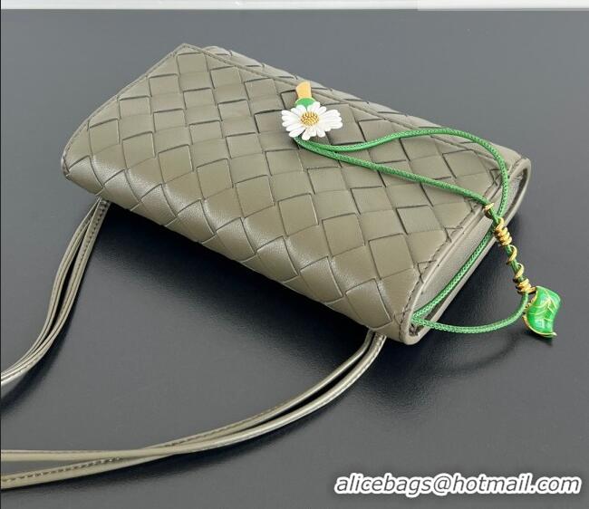 Luxury Discount Bottega Veneta Andiamo Daisy Pouch Mini Bag in Intrecciato Leather 838870 Cypress Green 2025