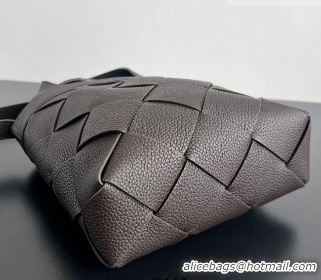 Luxury Discount Bottega Veneta Men's Small Diago Tote Bag in Grained Intrecciato Leather 837364 Fondant Brown 2026