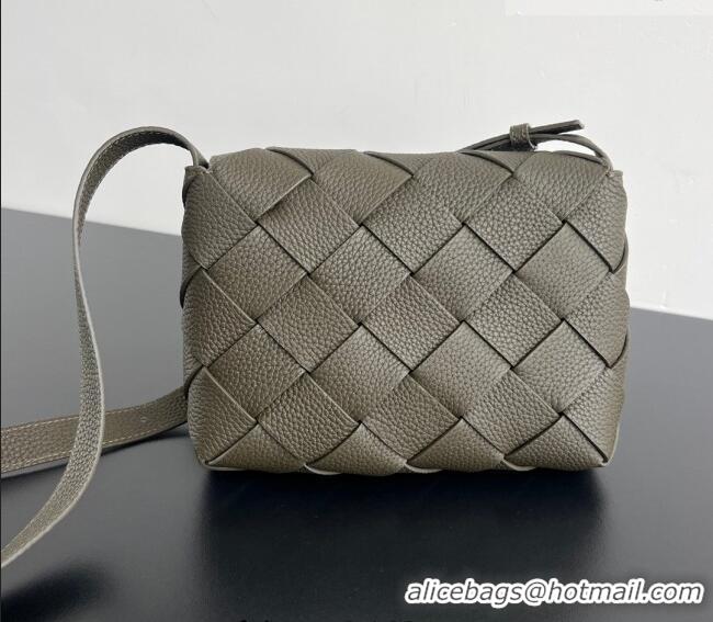 Good Taste Bottega Veneta Men's Diago Mini Bag in Grained Intrecciato Leather 795637 Khaki 2026