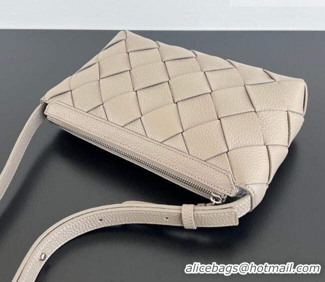 Best Quality Bottega Veneta Men's Diago Zipped Messenger Bag in Grained Intrecciato Leather 837112 Limestone Grey 2026