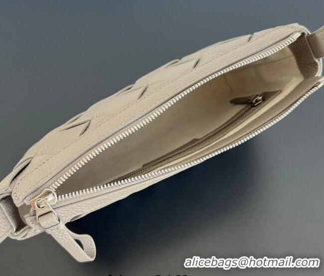 Best Quality Bottega Veneta Men's Diago Zipped Messenger Bag in Grained Intrecciato Leather 837112 Limestone Grey 2026